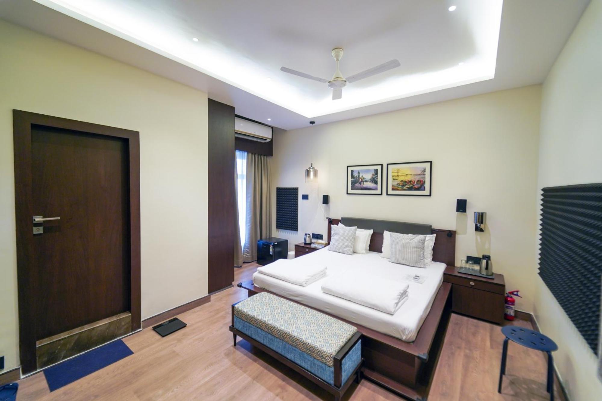 Central Bed & Breakfast Калькутта Экстерьер фото